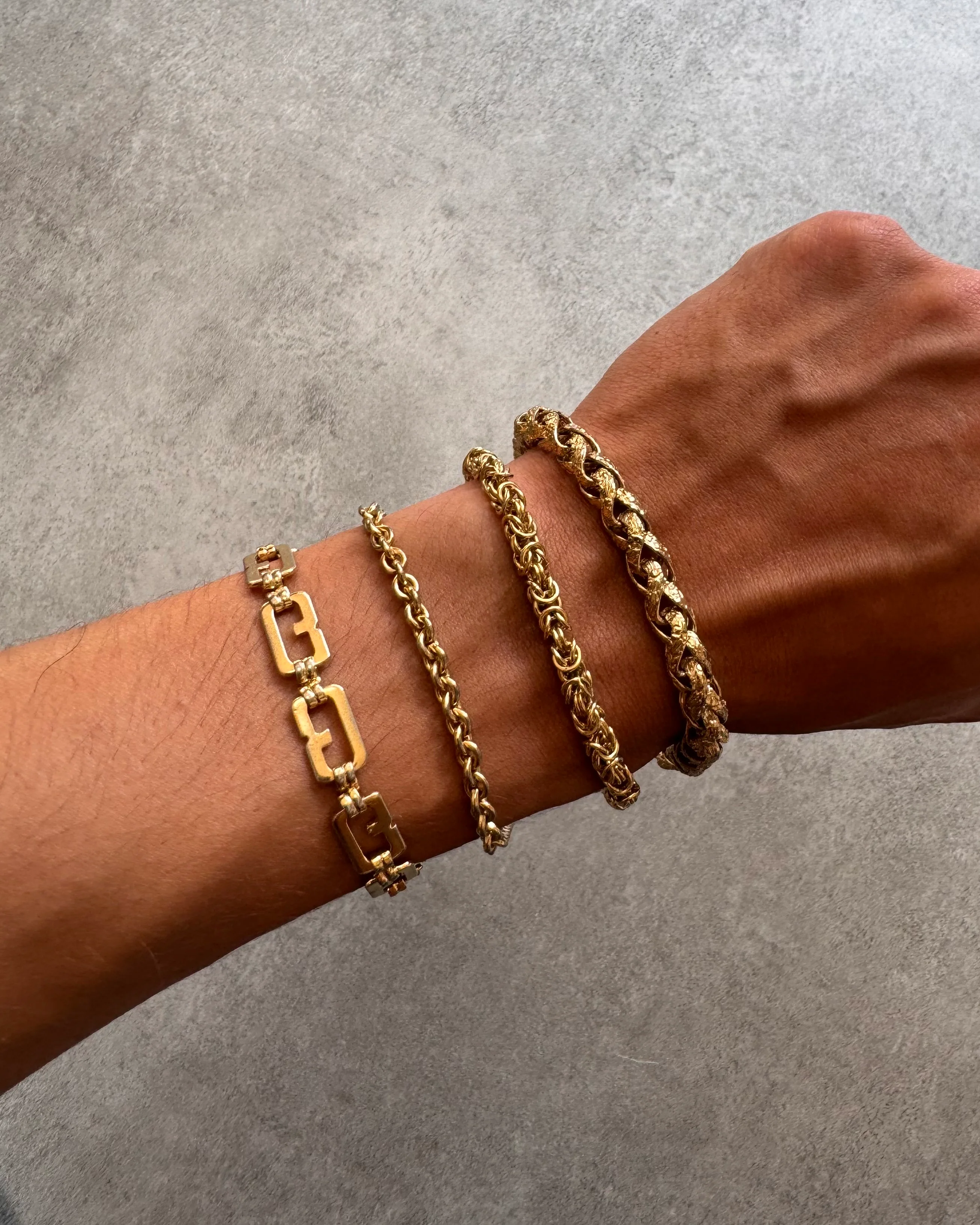 1980s Givenchy Monogram Golden Chain Link Bracelet - Image 6