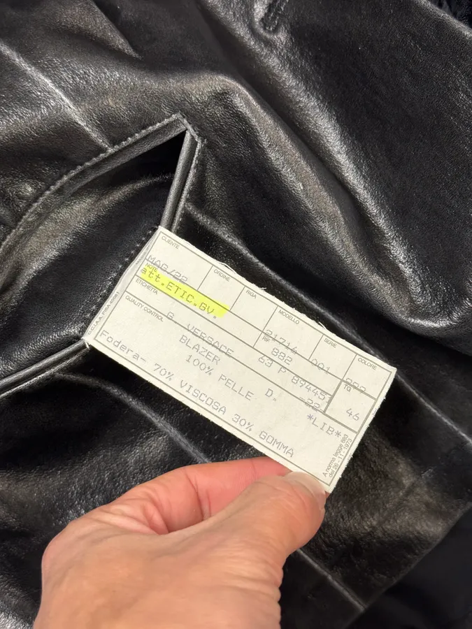 1990s Gianni Versace Pure Black Leather Blazer Jacket - Image 10