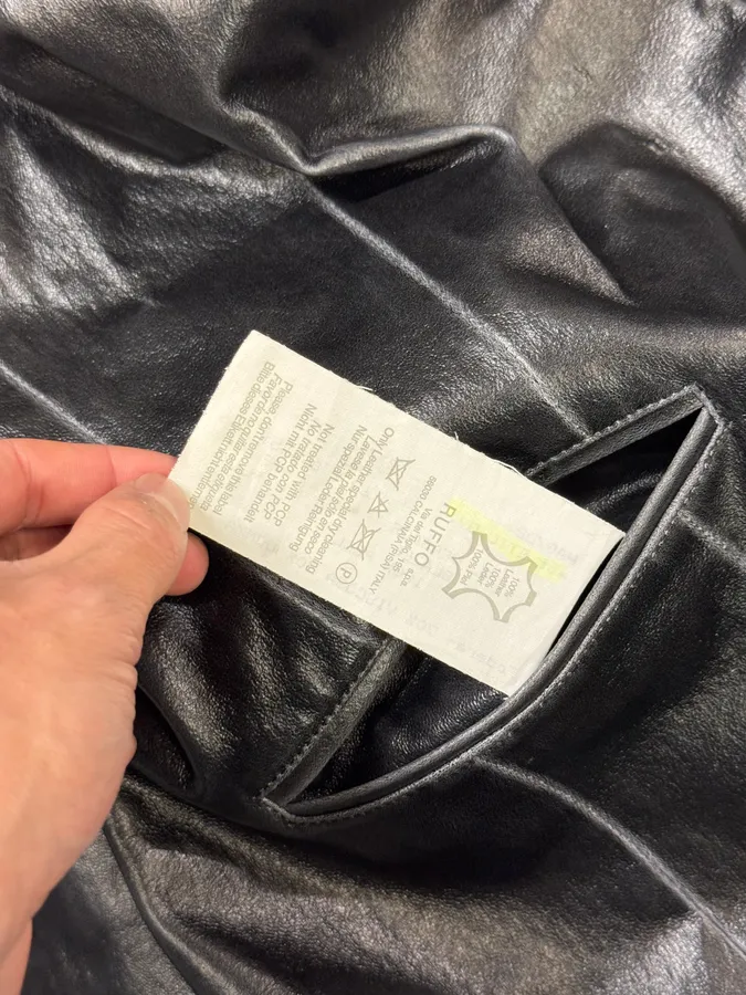 1990s Gianni Versace Pure Black Leather Blazer Jacket - Image 11