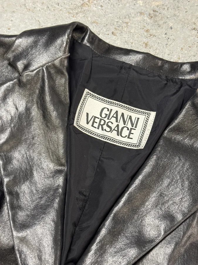 1990s Gianni Versace Pure Black Leather Blazer Jacket - Image 7