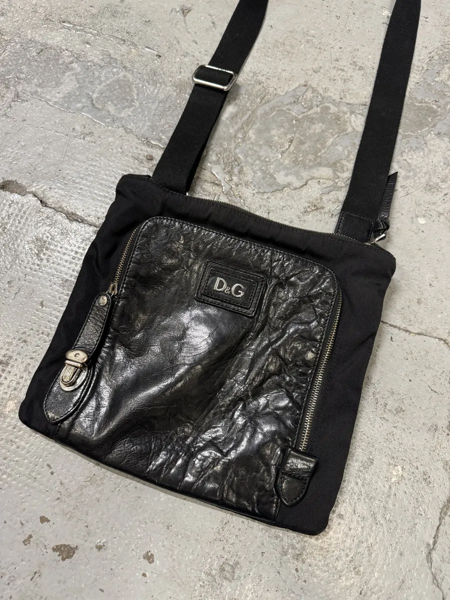 2000s Dolce & Gabbana Alan Zip Lock Black Leather Shoulder Bag - Image 4