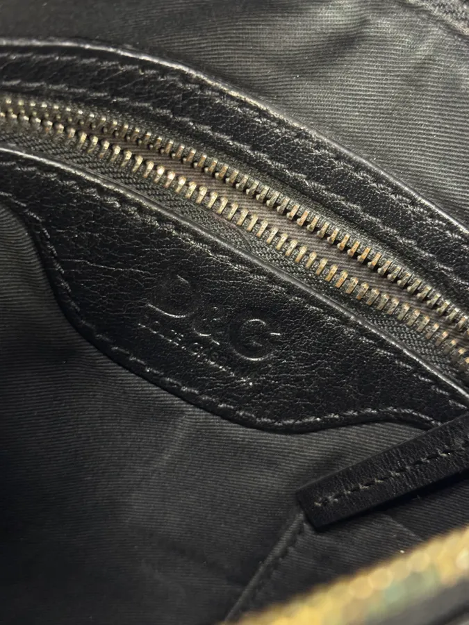 2000s Dolce & Gabbana Padlock Black Leather Shoulder Bag - Image 9