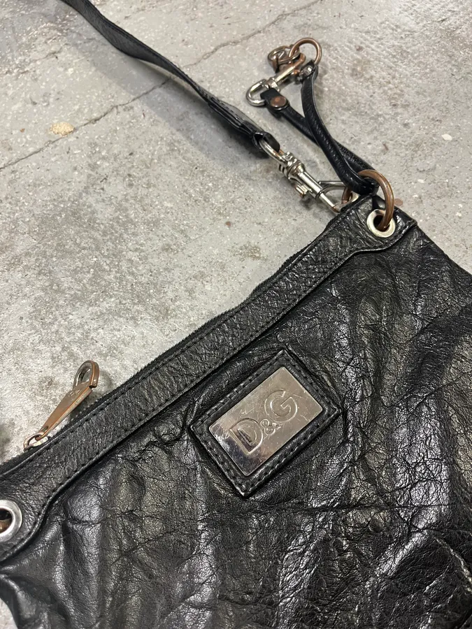 2000s Dolce & Gabbana Padlock Black Leather Shoulder Bag - Image 3