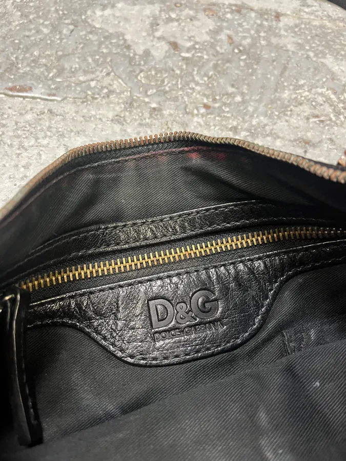 2000s Dolce & Gabbana Padlock Black Leather Shoulder Bag - Image 6