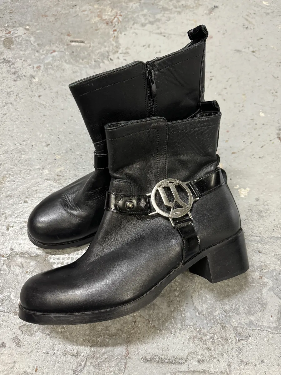 2000s Galliano Black Buckle Leather Boots - Image 5