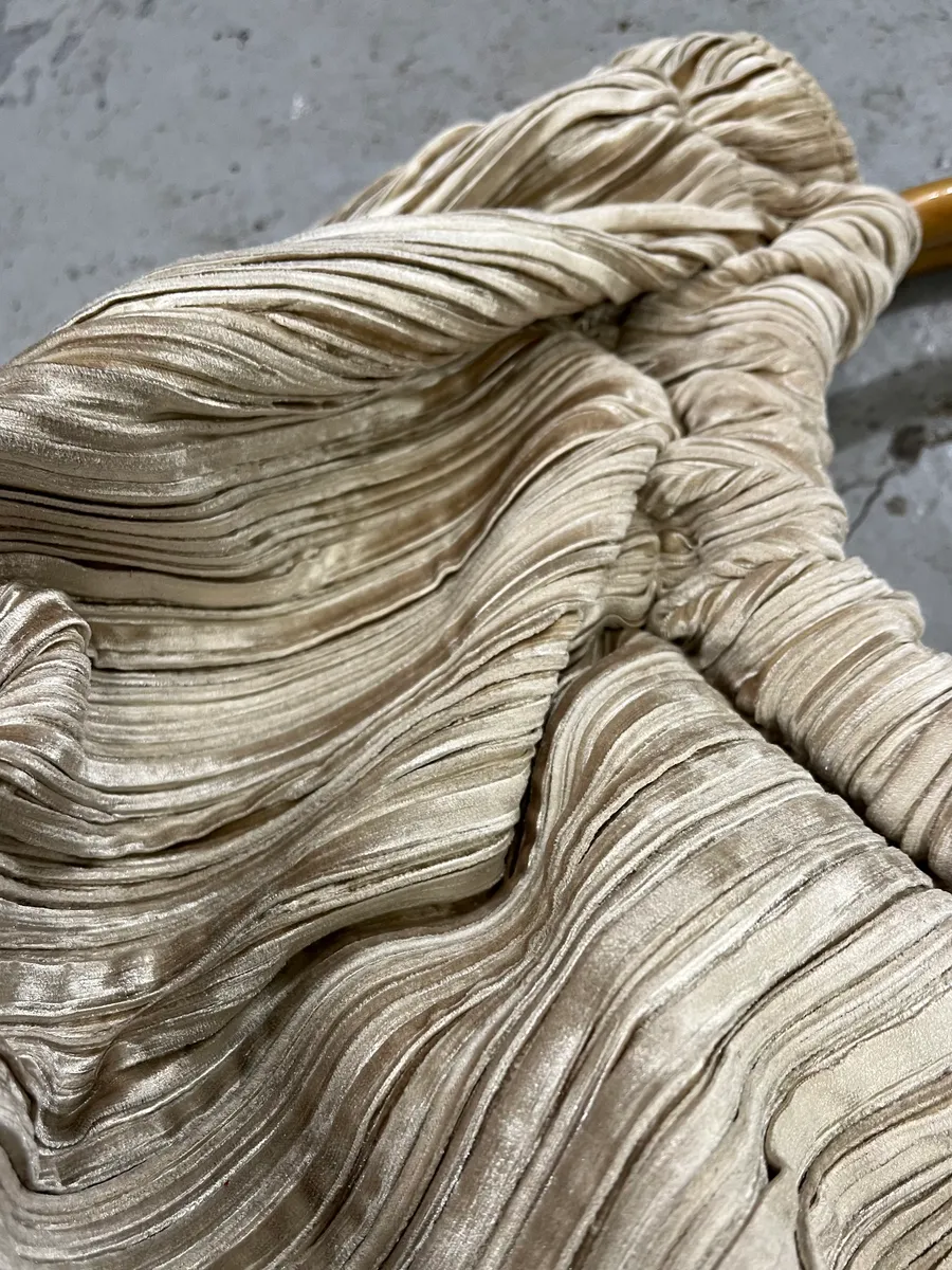 2000s Giorgio Armani Grey Plissed Hand Bag - Image 3