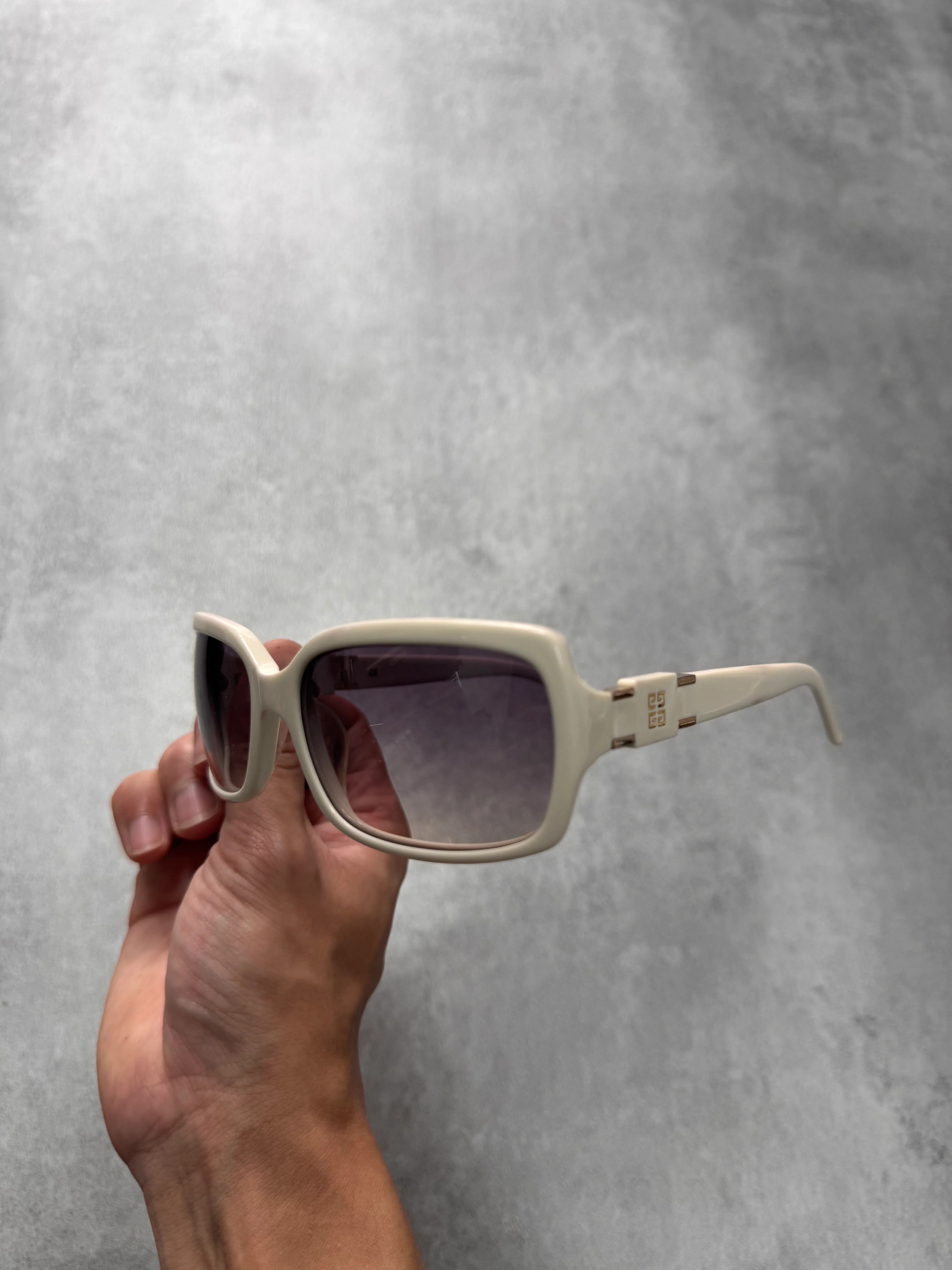 2000s Givenchy White Rectangle Sunglasses - Image 3