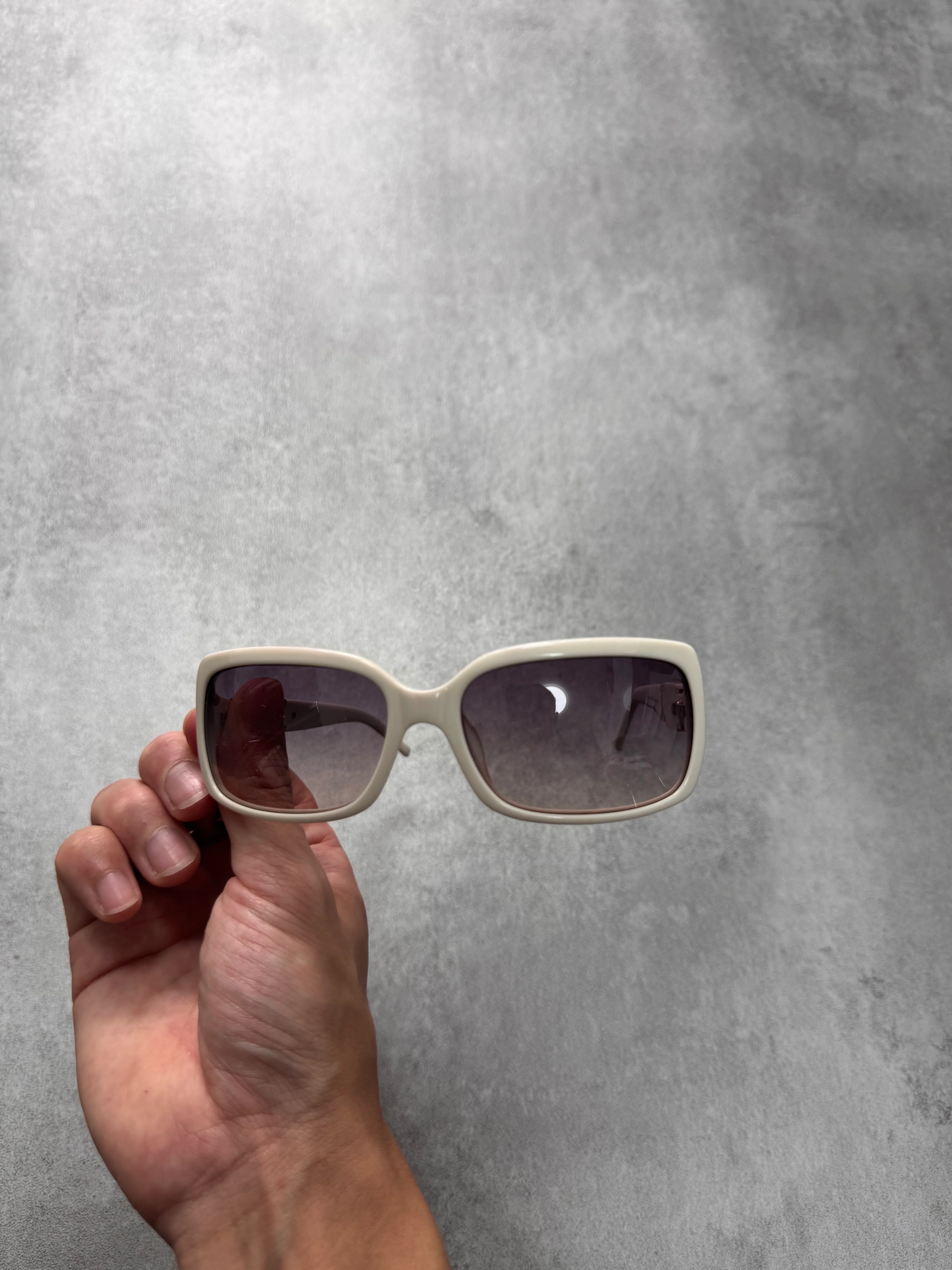 2000s Givenchy White Rectangle Sunglasses - Image 6