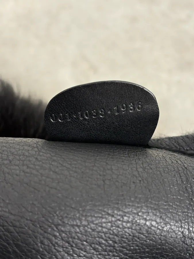 2000s Gucci Black Wolf Fur Leather Shoulder Bag - Image 10