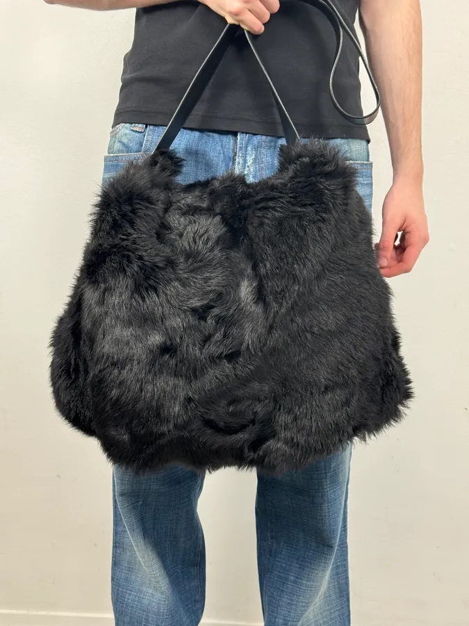 2000s Gucci Black Wolf Fur Leather Shoulder Bag - Image 3