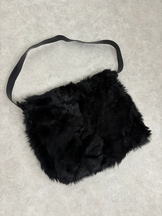 2000s Gucci Black Wolf Fur Leather Shoulder Bag - Image 4