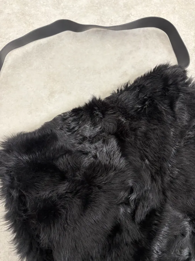 2000s Gucci Black Wolf Fur Leather Shoulder Bag - Image 5