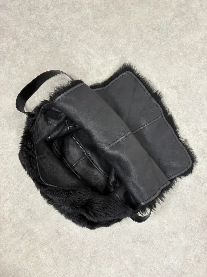 2000s Gucci Black Wolf Fur Leather Shoulder Bag - Image 7