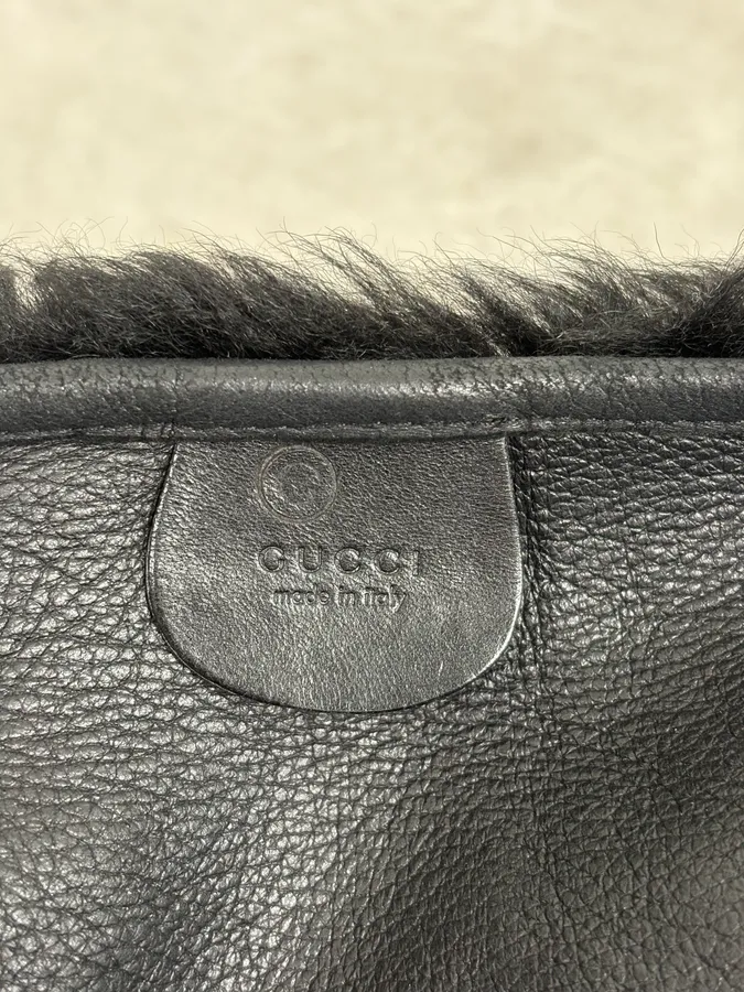 2000s Gucci Black Wolf Fur Leather Shoulder Bag - Image 9
