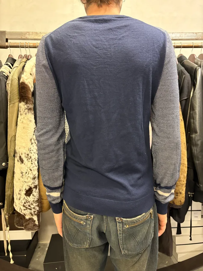 2000s Gucci Grey & Navy Wool & Silk V Neck Sweater - Image 3