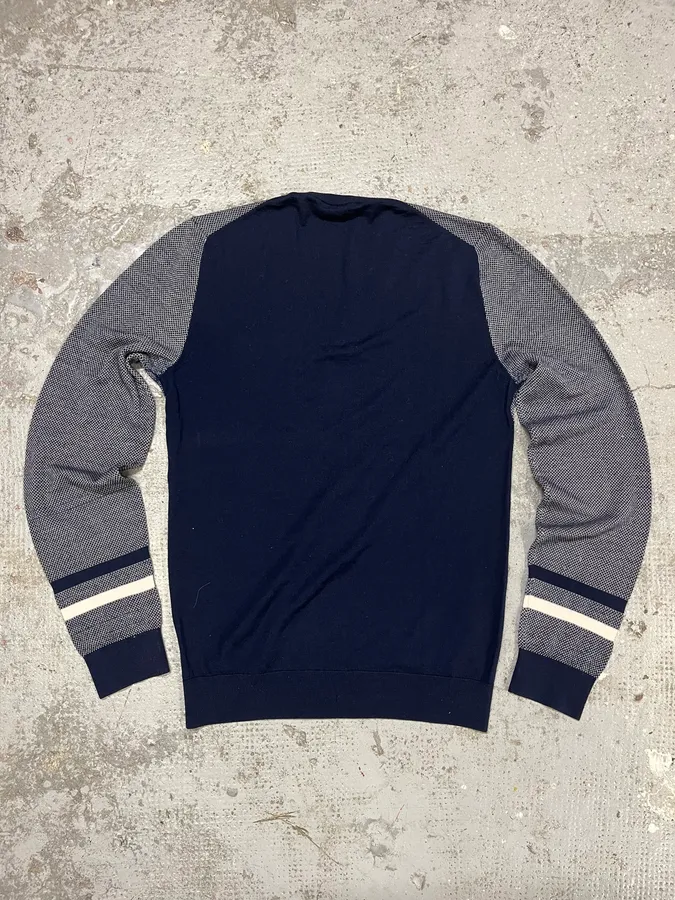 2000s Gucci Grey & Navy Wool & Silk V Neck Sweater - Image 4