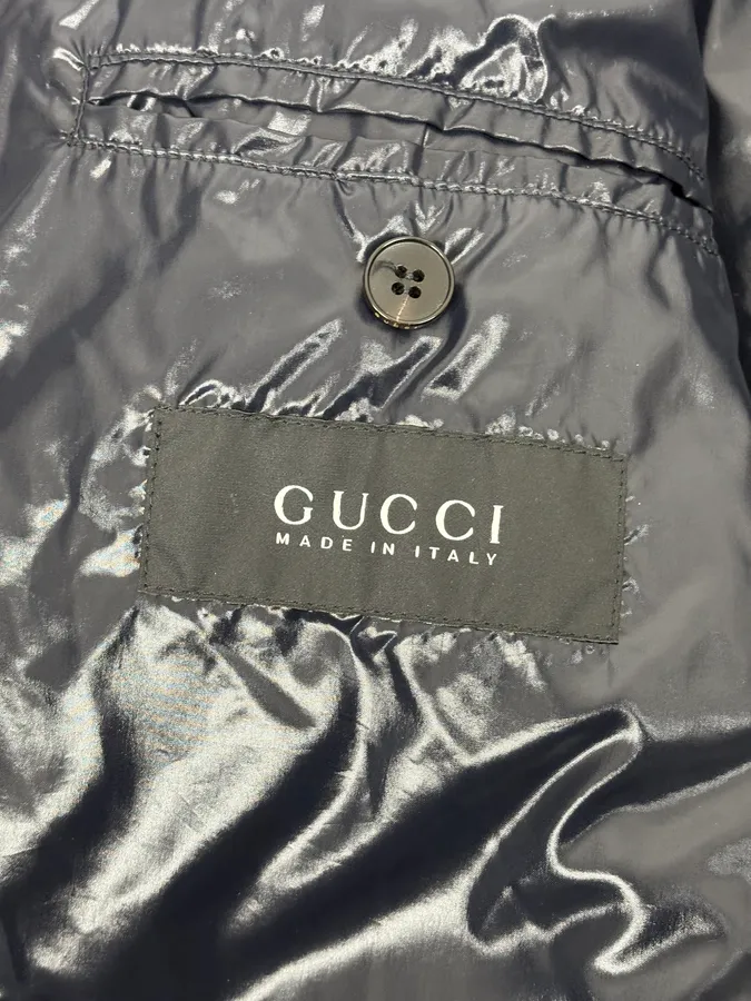 2000s Gucci Navy Light Puffer Jacket - Image 11
