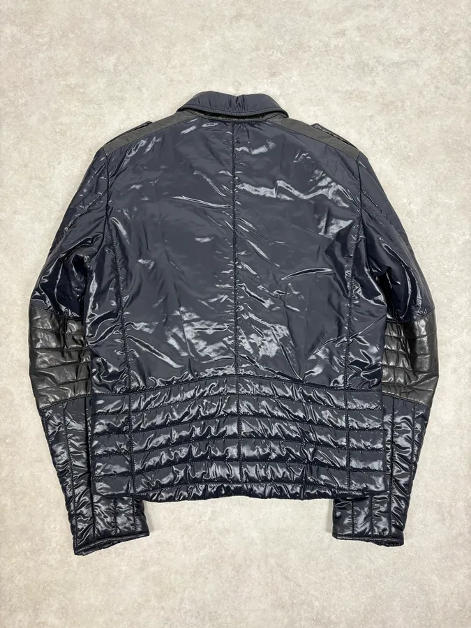 2000s Gucci Navy Light Puffer Jacket - Image 4