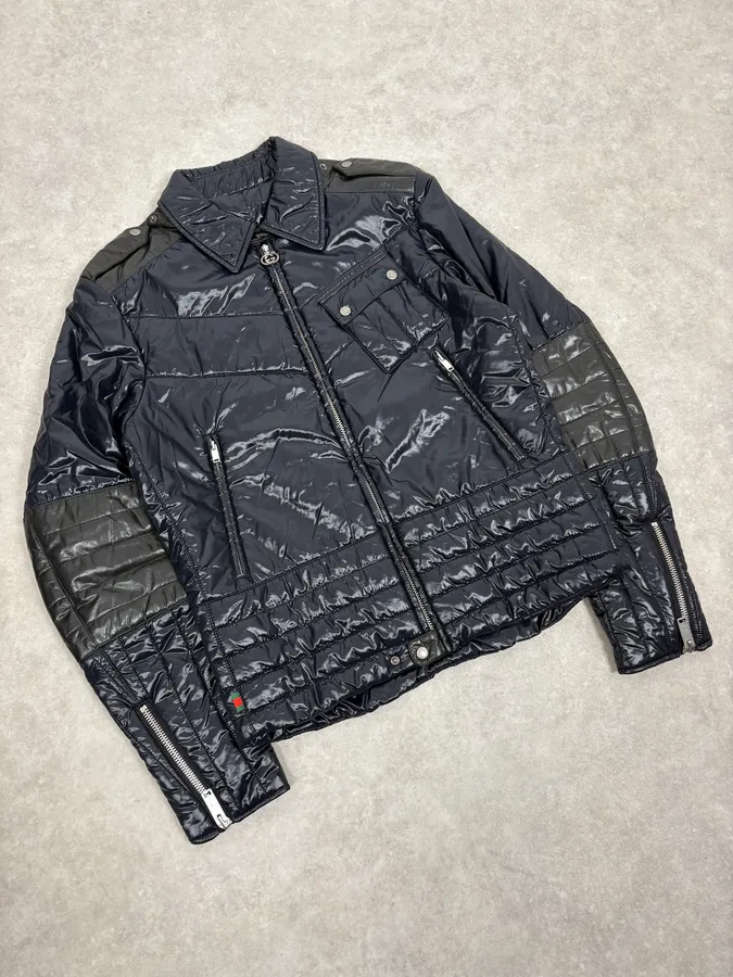 2000s Gucci Navy Light Puffer Jacket - Image 5