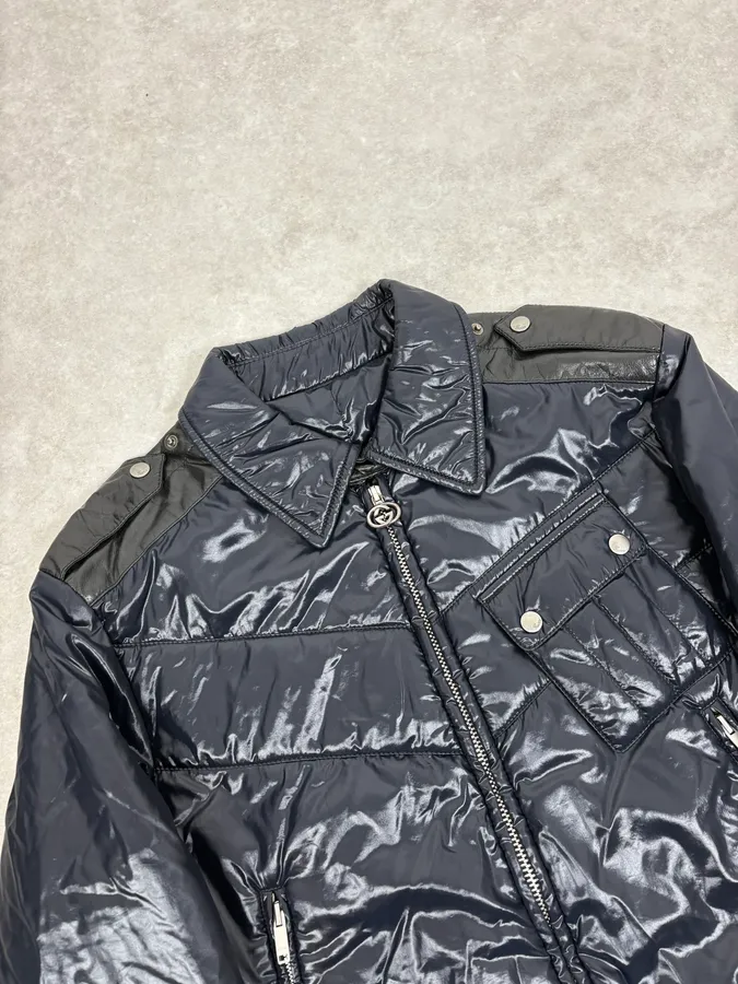 2000s Gucci Navy Light Puffer Jacket - Image 6