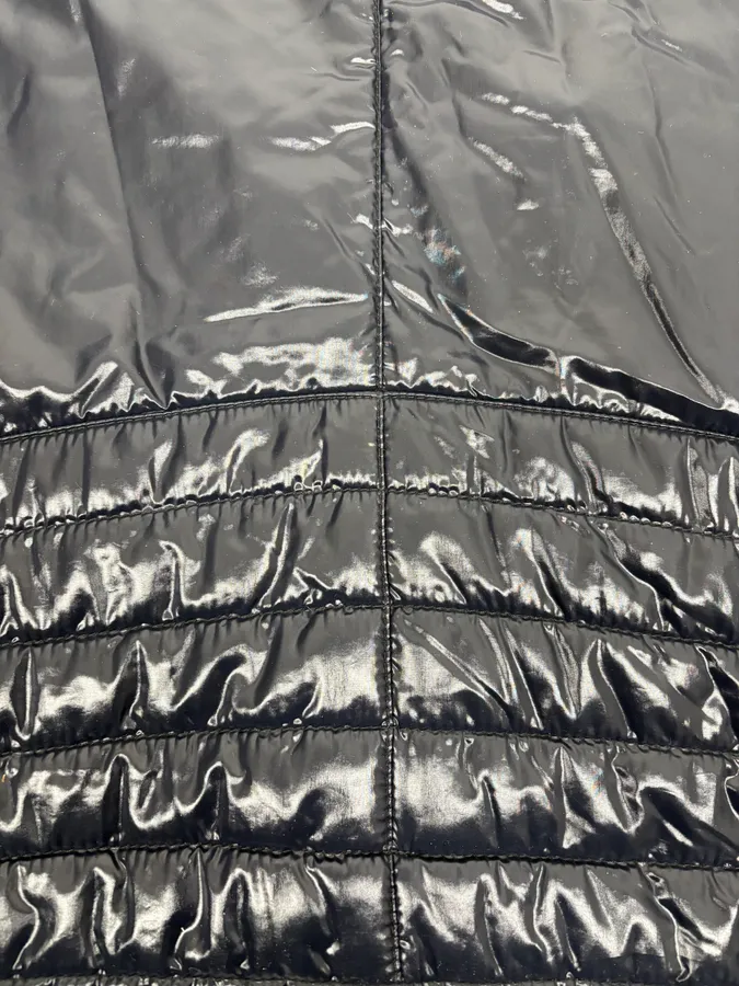 2000s Gucci Navy Light Puffer Jacket - Image 8