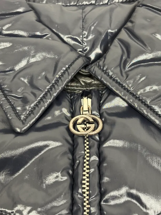 2000s Gucci Navy Light Puffer Jacket - Image 9