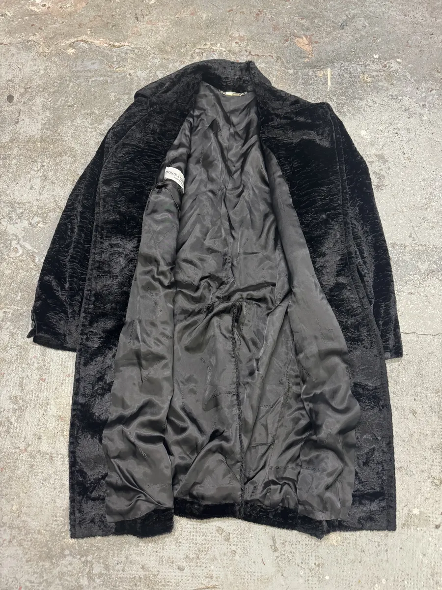 AW1998 Dolce & Gabbana Fur Effect Relief Black Long Jacket - Image 7