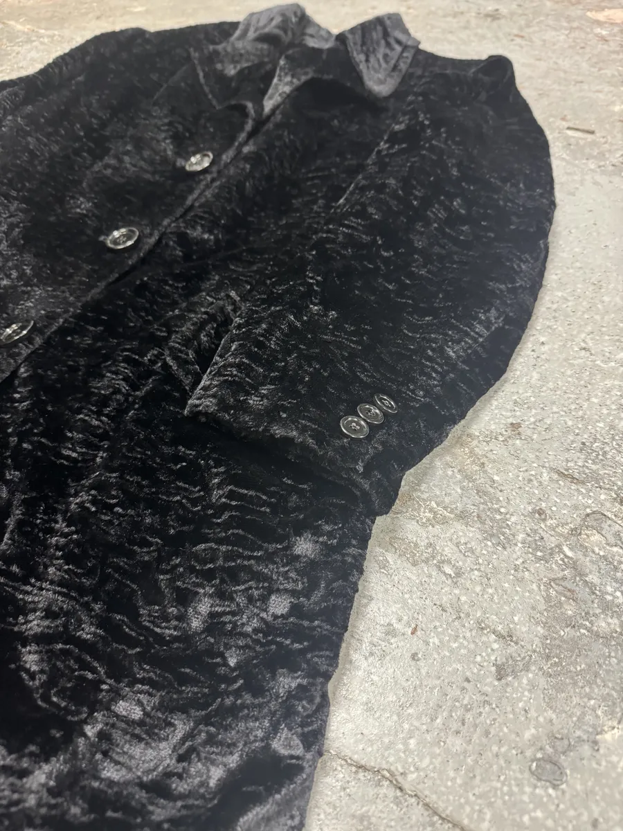 AW1998 Dolce & Gabbana Fur Effect Relief Black Long Jacket - Image 9