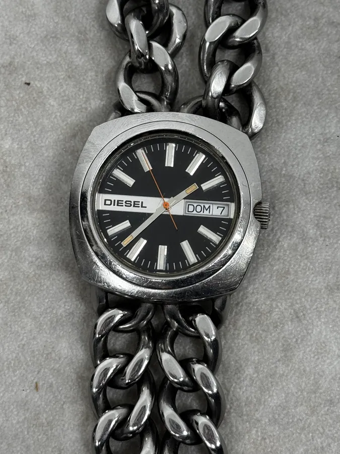 Diesel Avant Garde Grey Metallic Chains Watch - Image 5