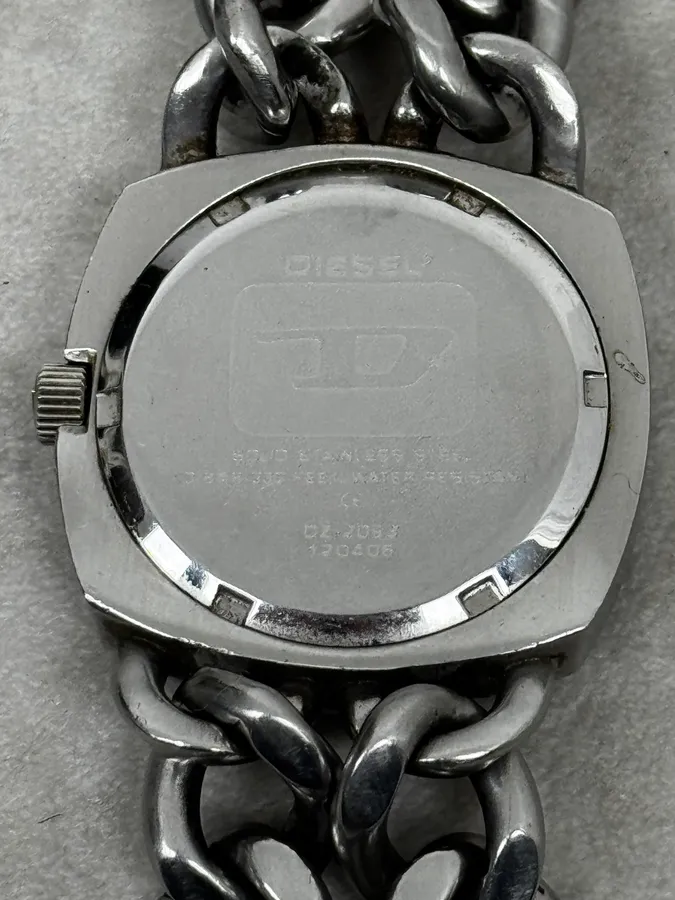 Diesel Avant Garde Grey Metallic Chains Watch - Image 7