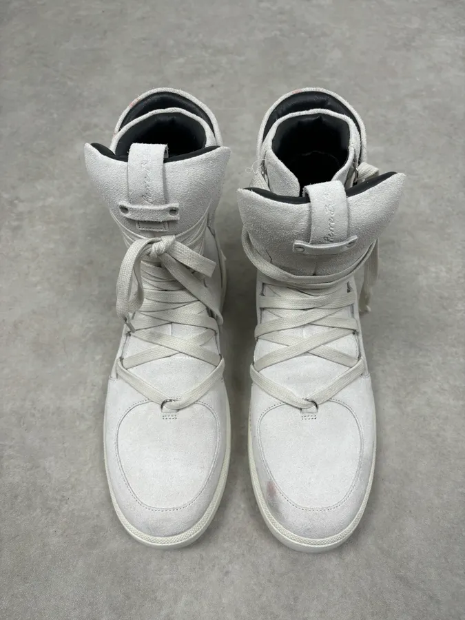 Pierre Balmain Avant-Garde Cream Grey Suede Lace-Up Boots - Image 3