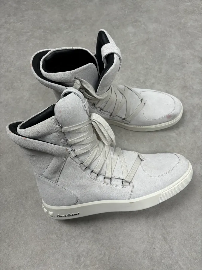 Pierre Balmain Avant-Garde Cream Grey Suede Lace-Up Boots - Image 7