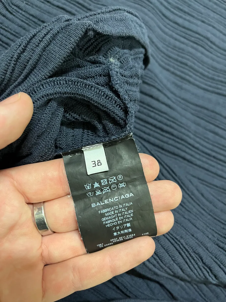 SS2011 Balenciaga Plissed Navy V Top - Image 5